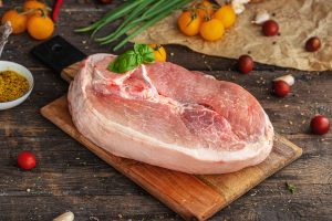 Окорок свиной на кости