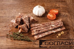 Мясо голов свиное прессованное