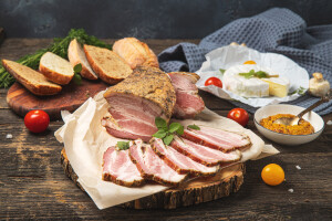 Грудинка с чесноком