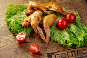 Крылья птицы (цыпленка) копчено-вареные