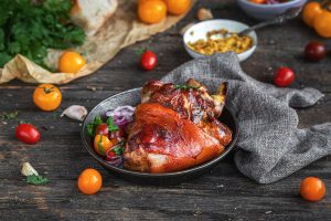 Рулька для запекания в маринаде