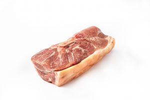 Лопатка свиная на кости на шкуре (не сортовая)